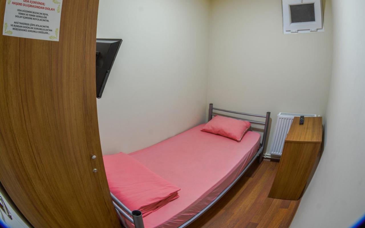 Goekce Pansiyon - Only Men Istanbul Ngoại thất bức ảnh